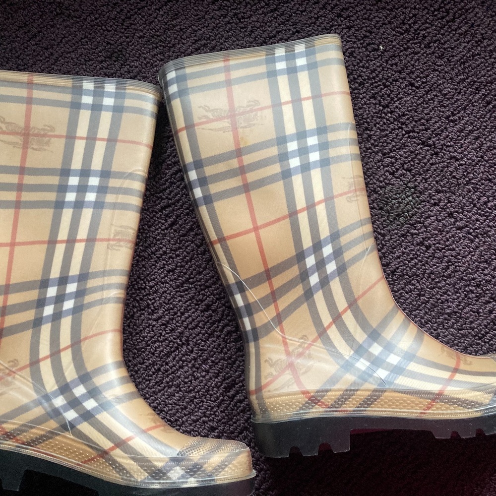 Burberry rainboots-  size 38 - great condition...